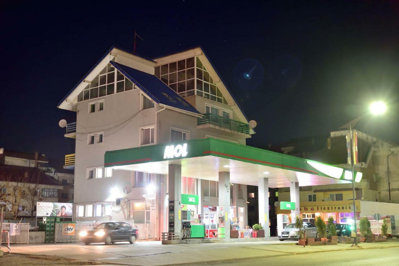 Pensiunea La Safari 티르구 네암트 외부 사진